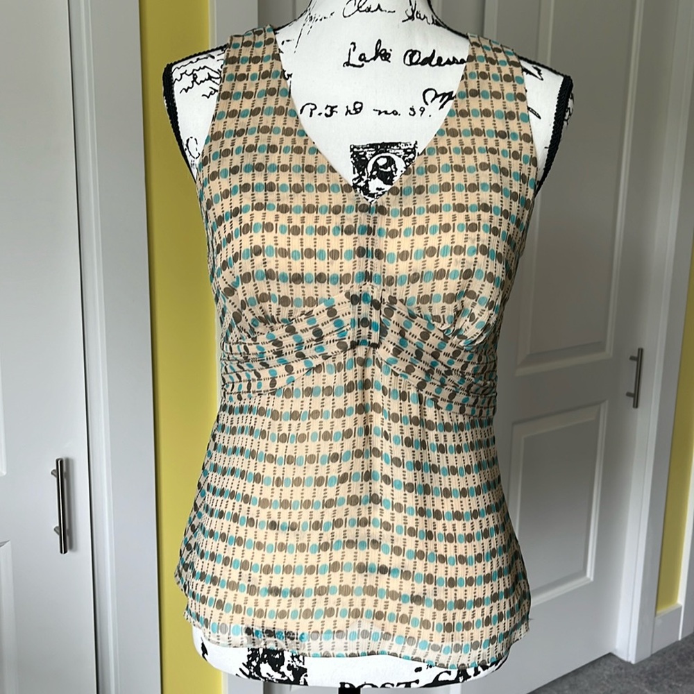 Ann Taylor Loft Sleeveless Top with V-Neck. Tan Size 8P